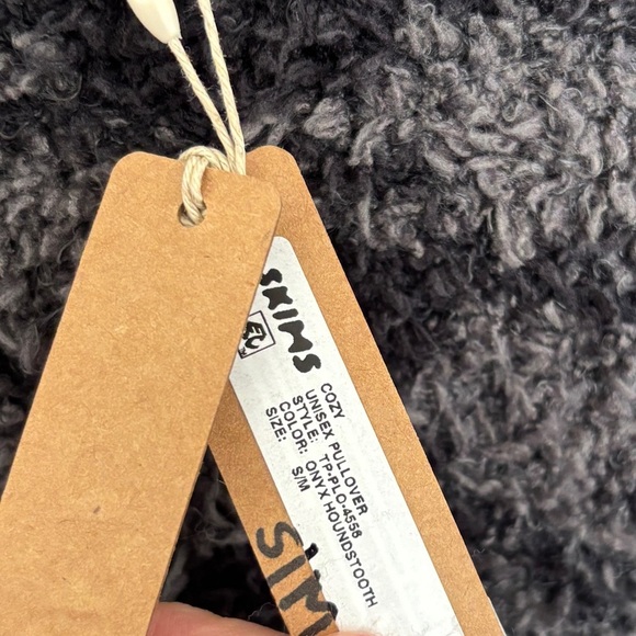 SKIMS Cozy Knit Pullover Sweater Crewneck Onyx Houndstooth Size S/M NEW NWT - Picture 4 of 5